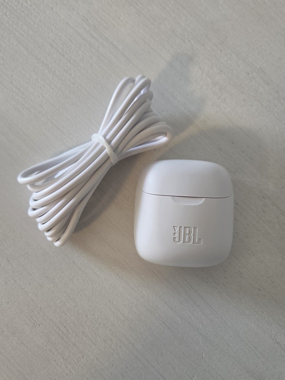 JBL Tune 225TWS True Wireless Earbud Headphones White